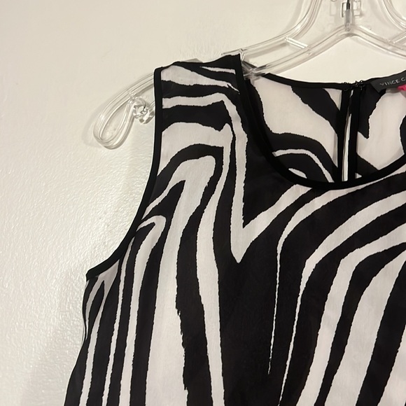Vince Camuto sleeveless flowy satin top - Picture 2 of 9